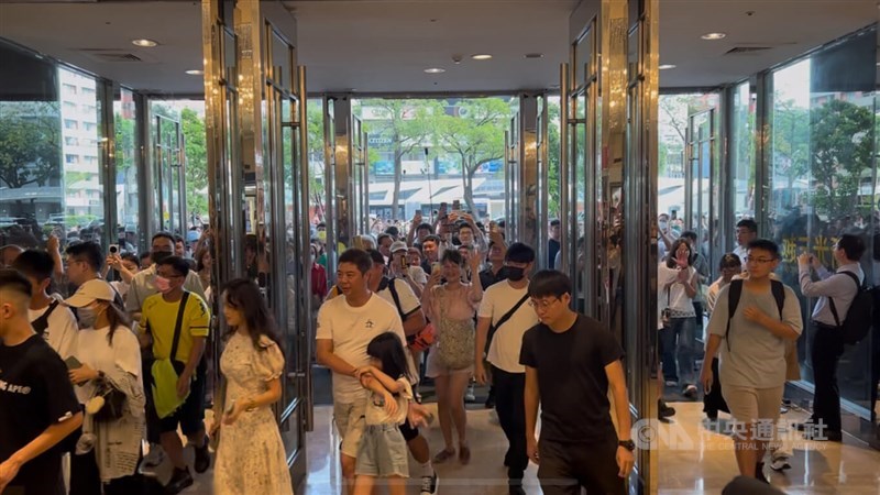 Trung tâm thương mại Shin Kong Mitsukoshi Đài Trung mở cửa trở lại sau 226 ngày đóng cửa vì nổ khí gas