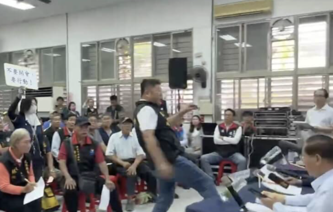 2025-10-28-c11443f68d5040b4aa7494cfbae3ce64